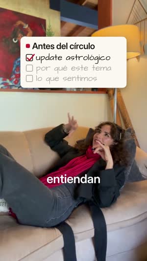 Momento 5: la misma lista sigue en pantalla mientras ella levanta el brazo